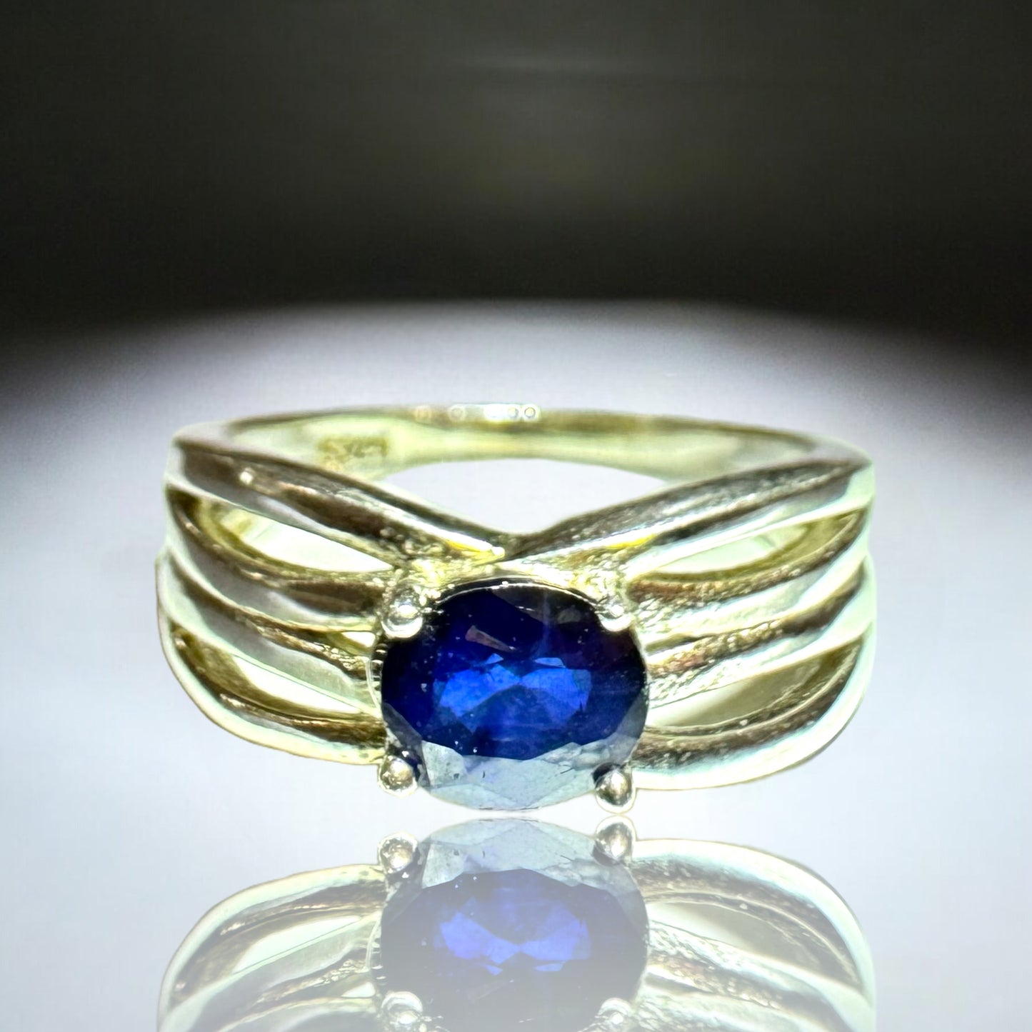 Woman's Ring - Blue Sapphire